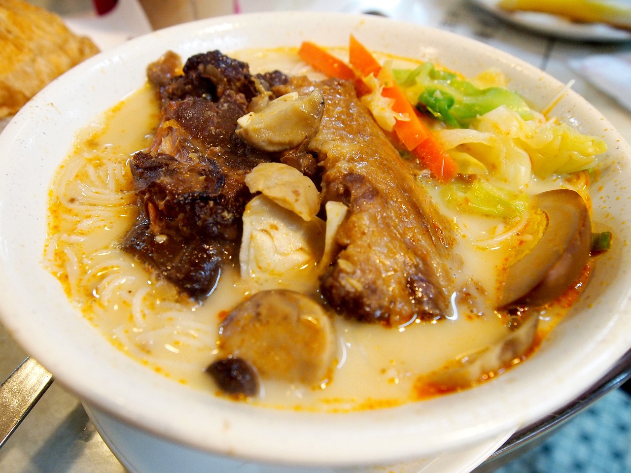 老飯骨最新動態(tài)，傳承與創(chuàng)新并重，引領(lǐng)美食潮流新風(fēng)尚