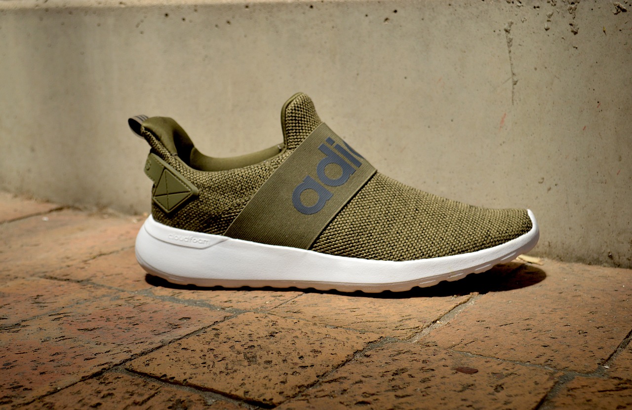 阿迪達斯跑鞋男最新系列,科技與時尚的完美融合