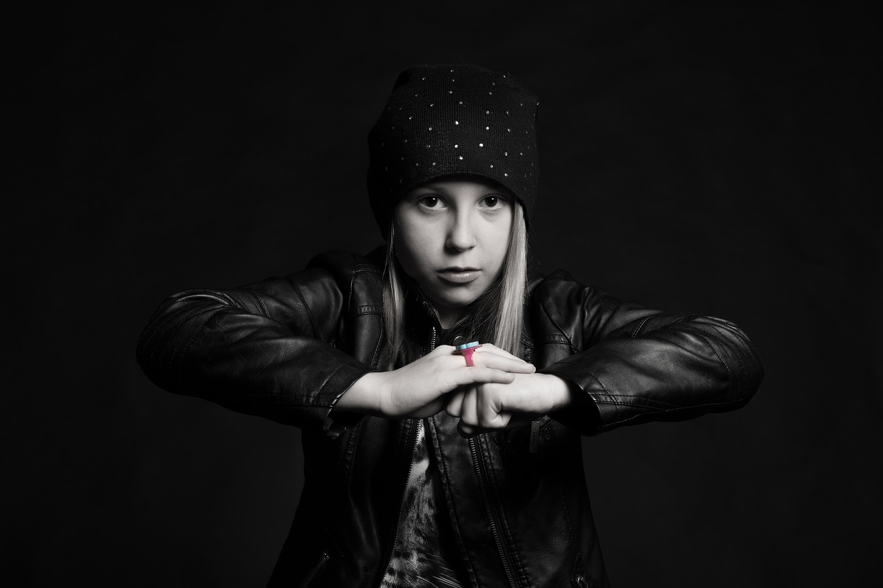 楊洋最新寸頭造型，時尚魅力的全新演繹