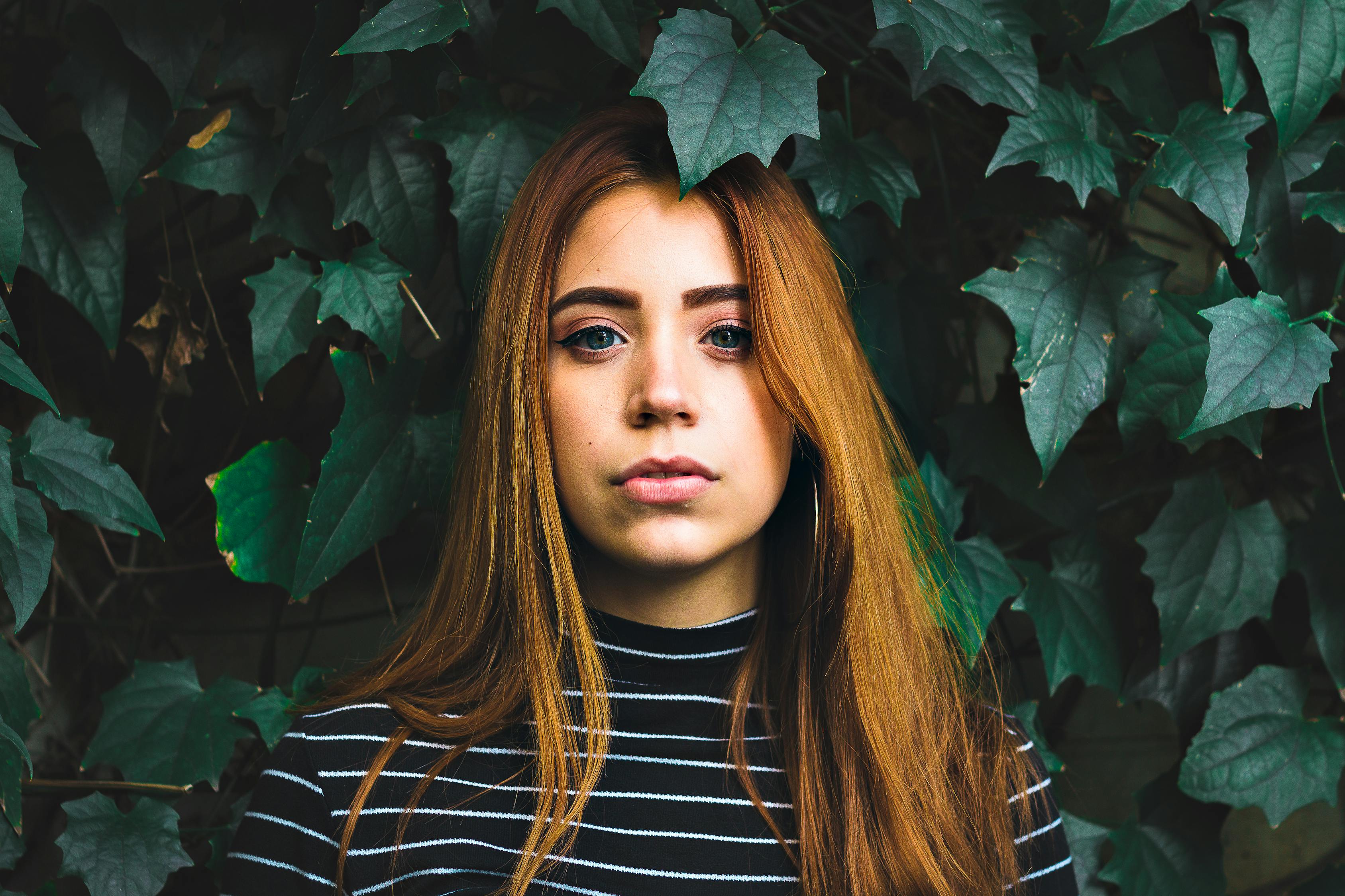 詩妮娜最新圖片展現獨特風采與璀璨魅力