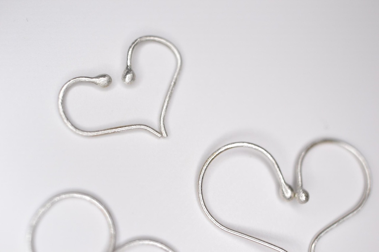 時尚魅力完美詮釋,最新款項鏈風采展示