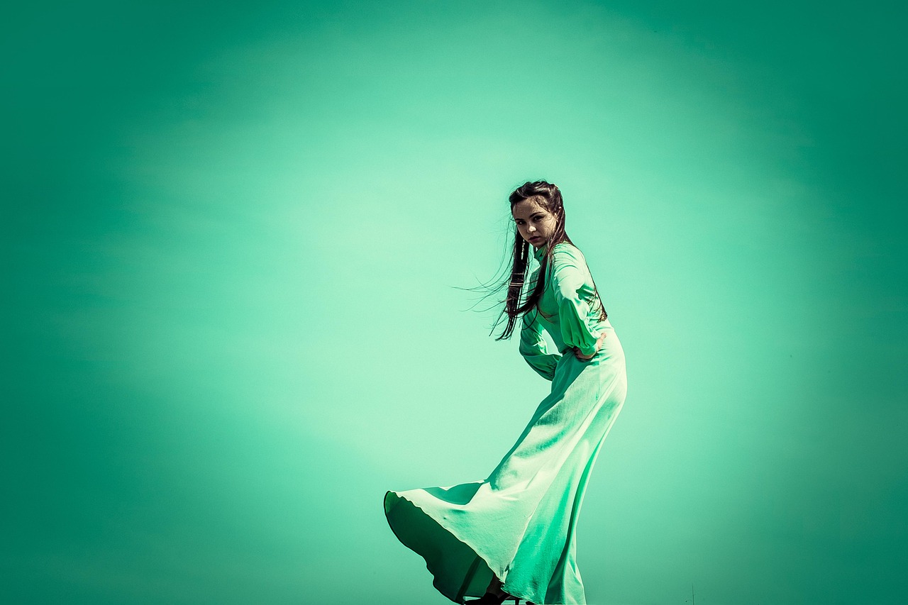 妖揚(yáng)最新照片展現(xiàn)獨(dú)特魅力與風(fēng)采