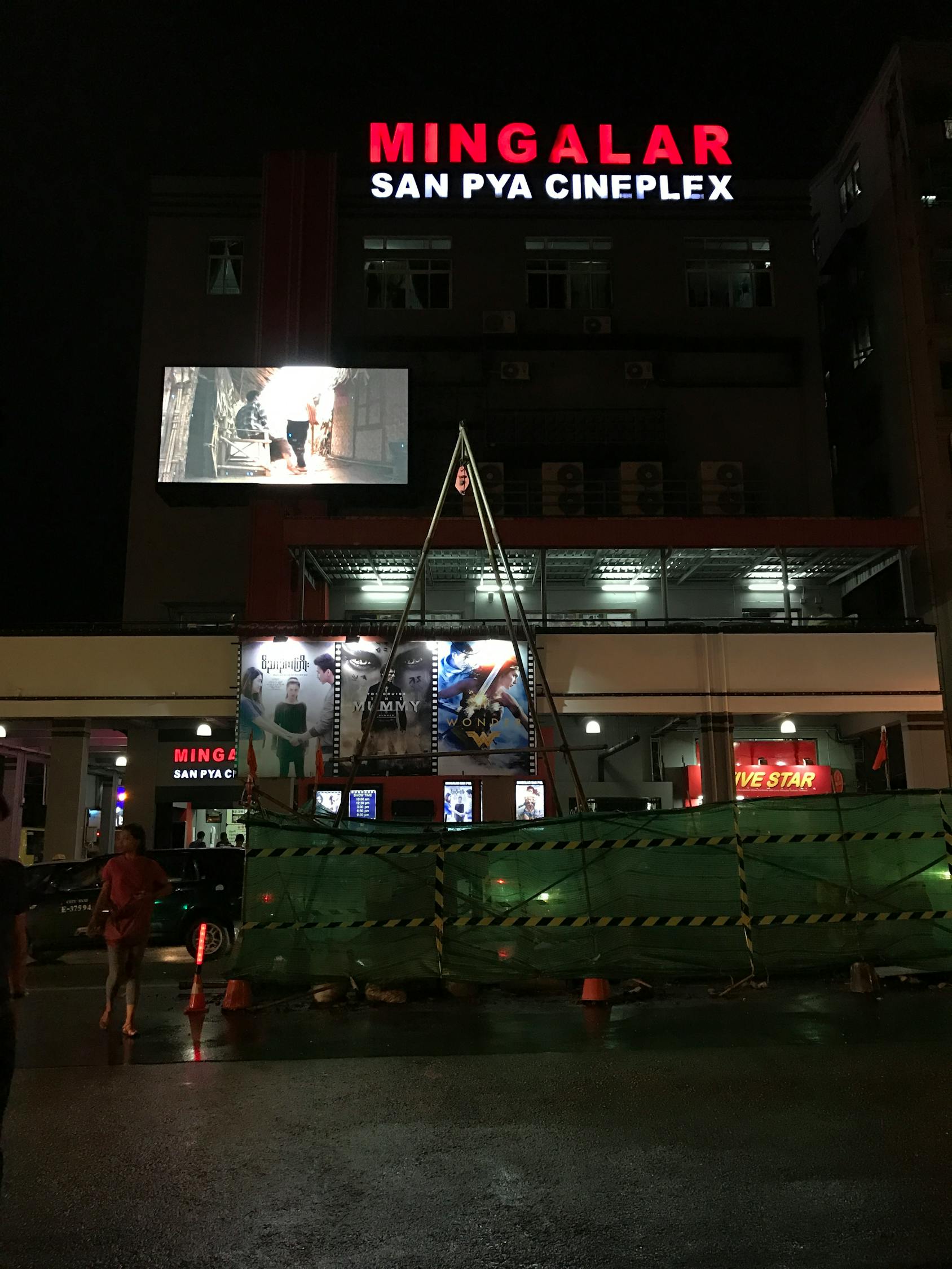 人潮洶涌，都市生活百態的電影展現