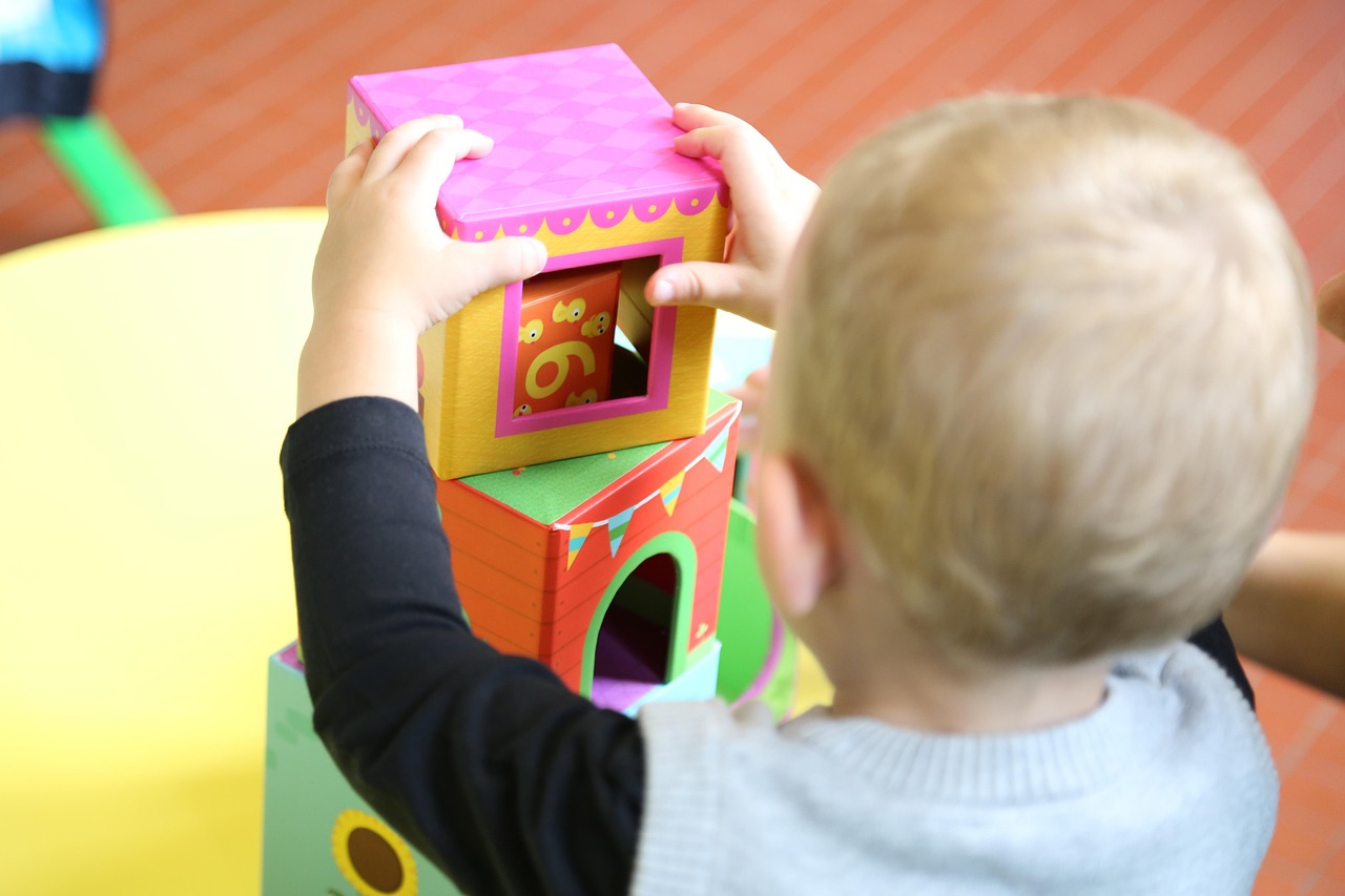 五月幼兒園疊衣服比賽，見證孩子們的成長與快樂時光